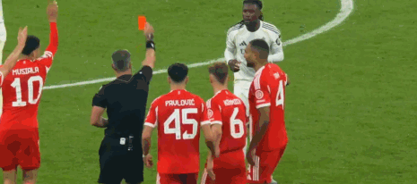 皇马本赛季欧冠共4张红牌，已超过过去8个赛季欧冠红牌数总和